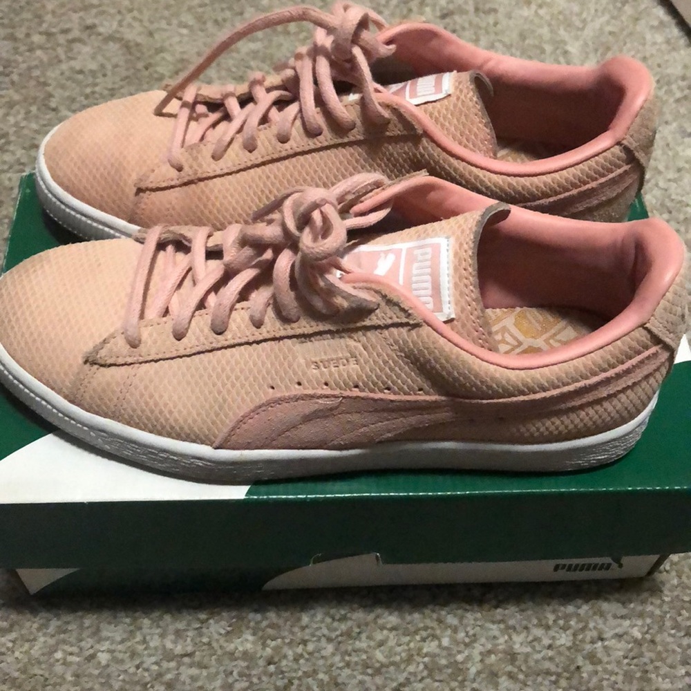 Puma’s suede classic - Women’s Size 8- Used